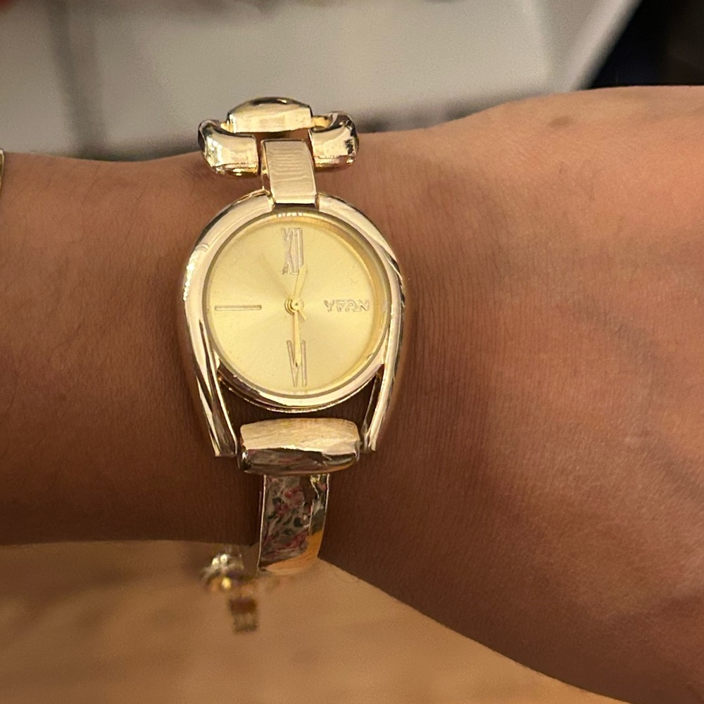 Nook Elegant Gold Women's Watch